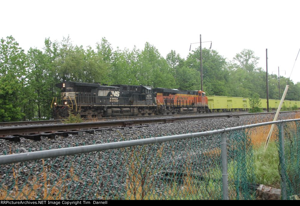 NS 4270, BNSF 8261 on K40